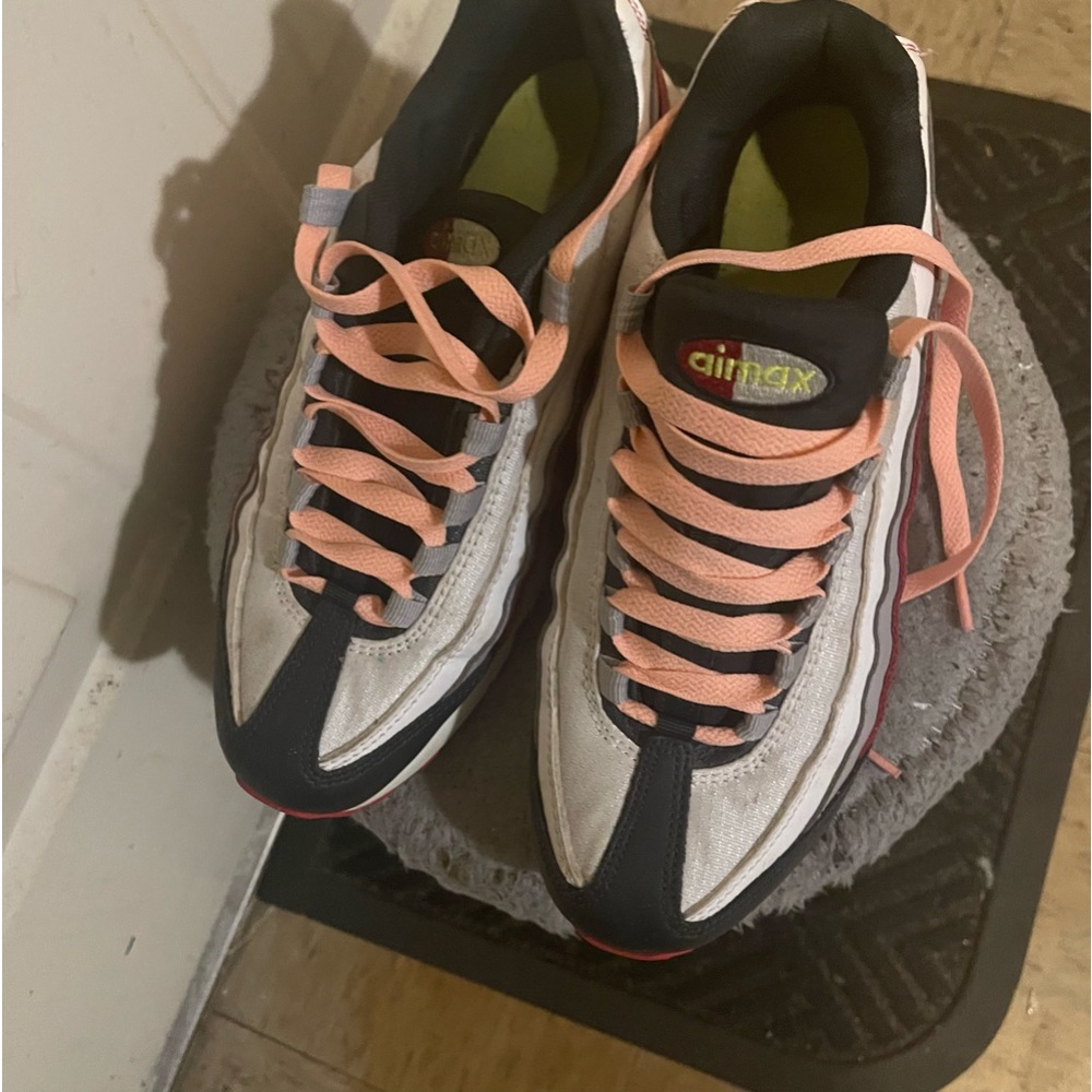 Nike Air Max Size 7Y (youth)